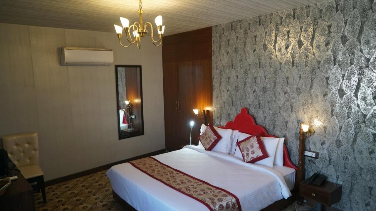 Hotel Sukh Mehal Jalandhar Dış mekan fotoğraf