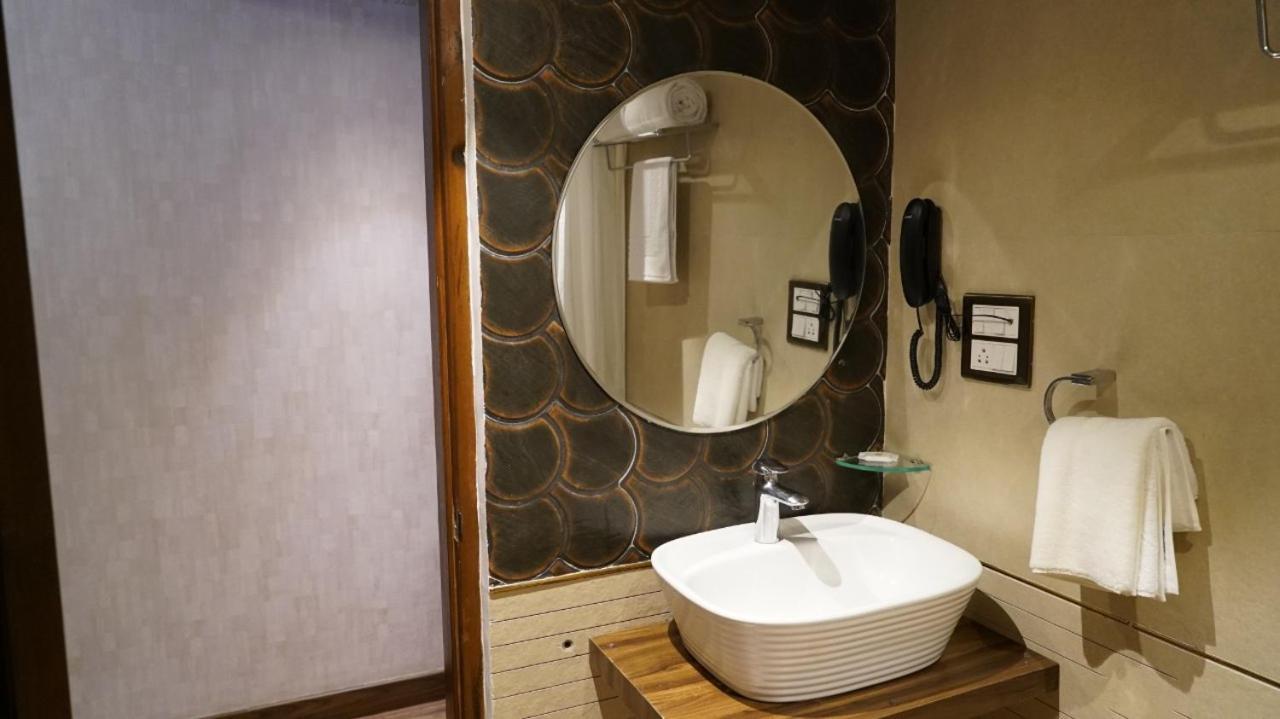 Hotel Sukh Mehal Jalandhar Dış mekan fotoğraf