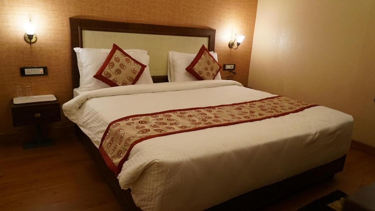 Hotel Sukh Mehal Jalandhar Dış mekan fotoğraf